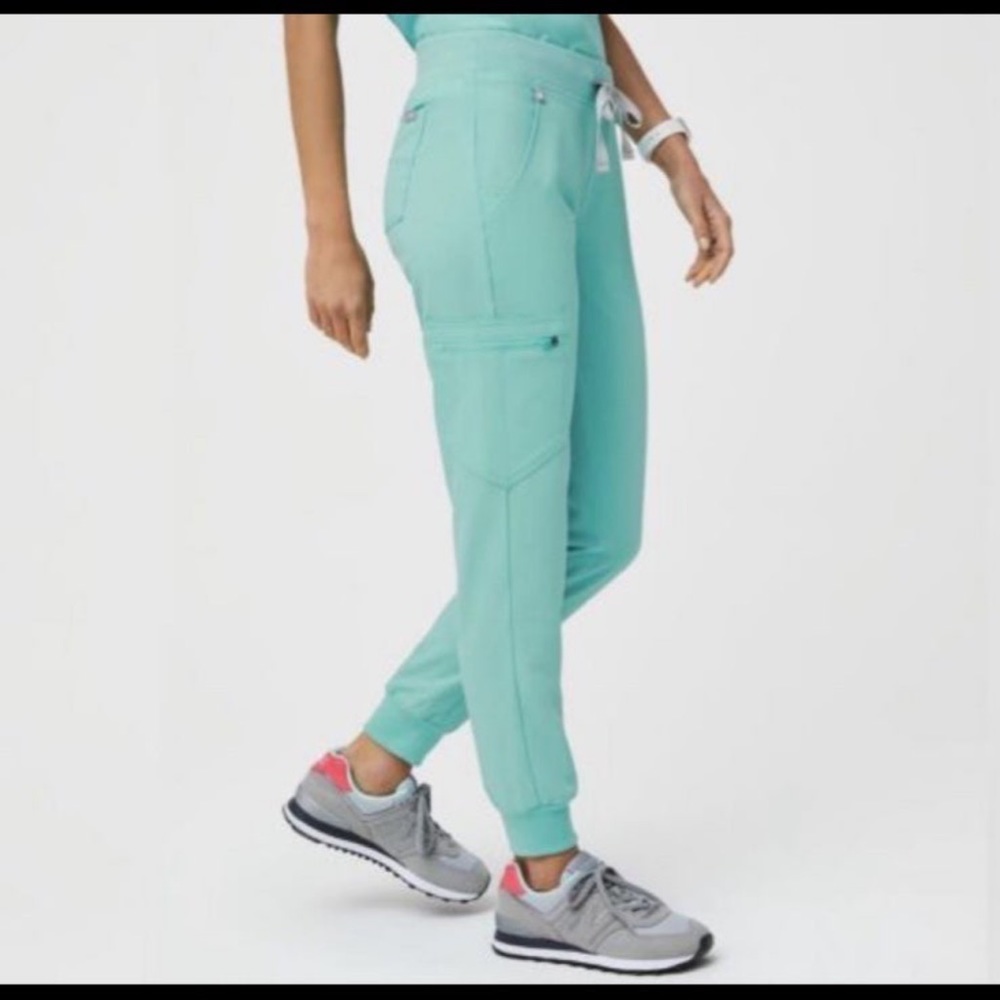 Figs Fresh Aqua Large Regular Zamora Joggers. - Picture 4 of 5
